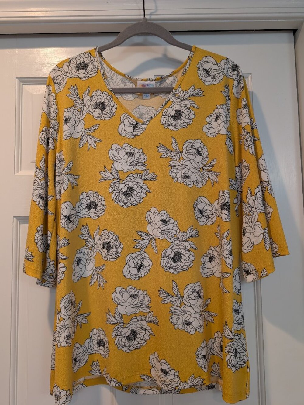 Lovely Lularoe Eden Top